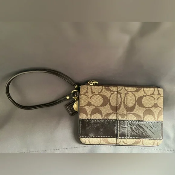 Coach Wrislet - Picture 3 of 5